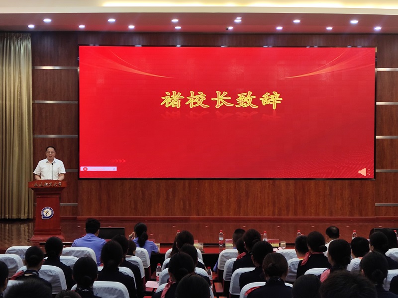 校致辞.jpg